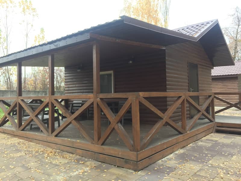 Домик у ресторана