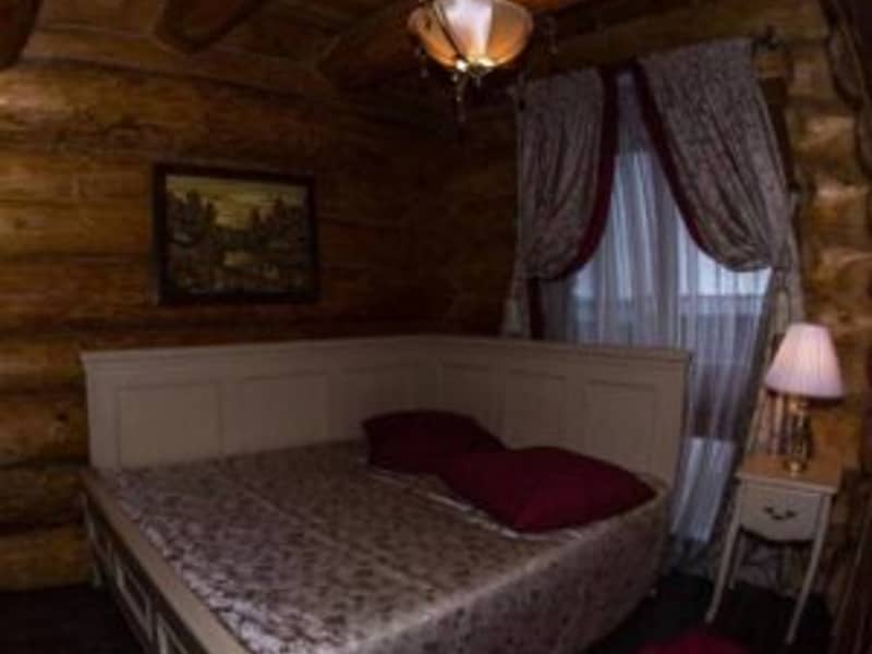 Будинок біля озера